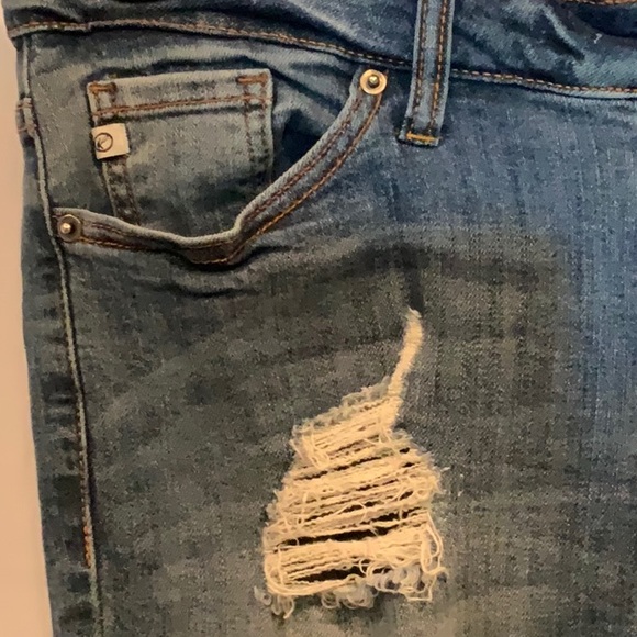 Women’s Distressed Kancan Denim skinny jeans - Picture 3 of 7